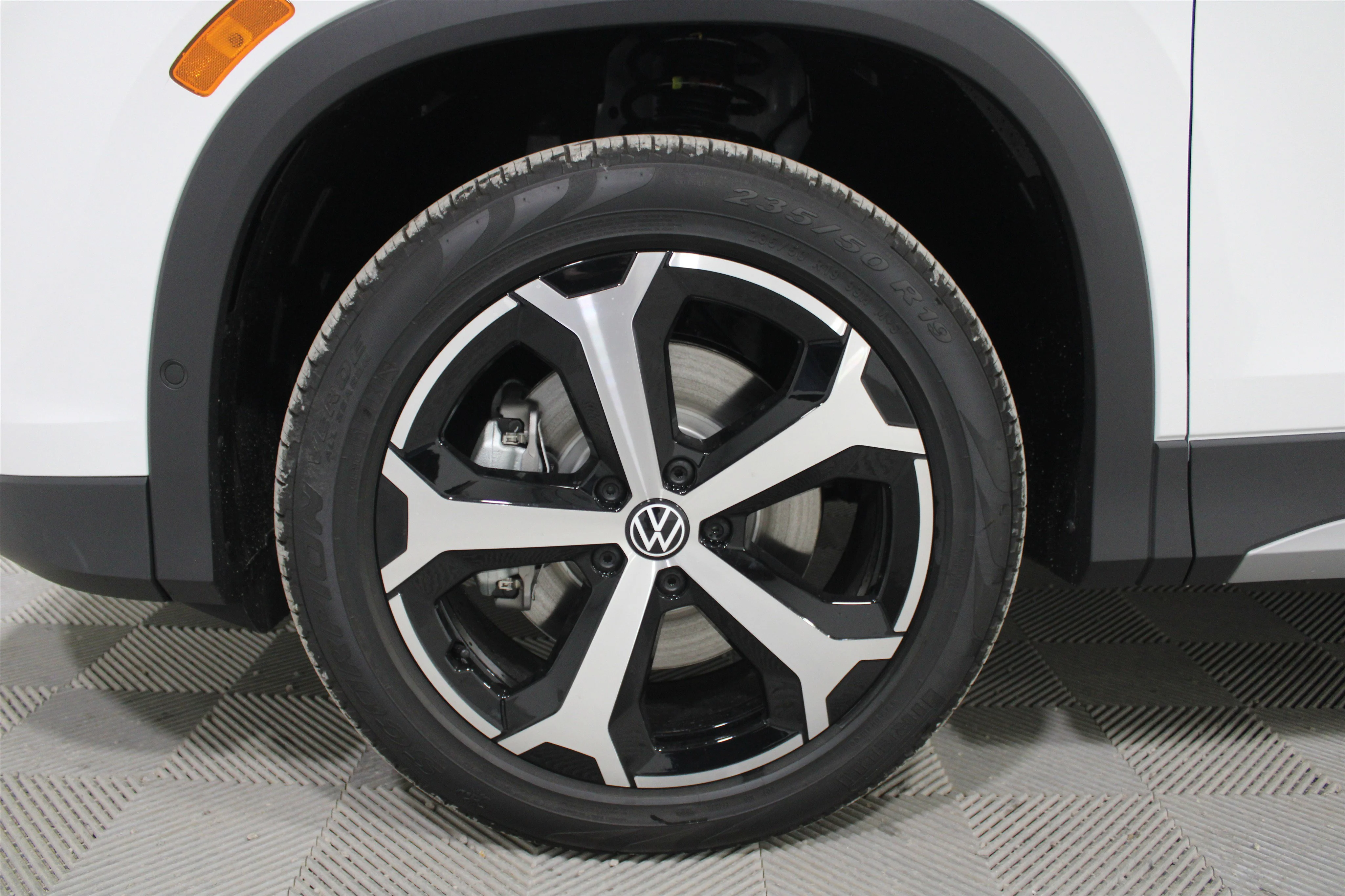 New 2026 Pure White Volkswagen SE image 32