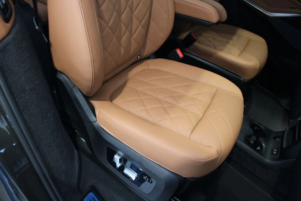 New 2026 Manhattan Green Metallic BMW xDrive40i image 23