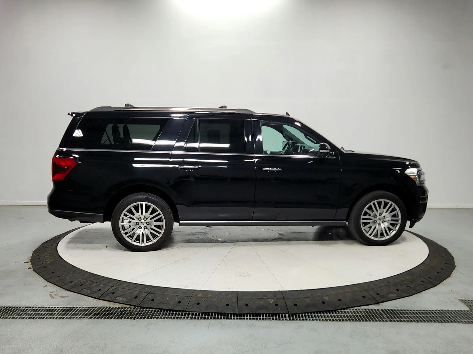 Used 2023 Black Ford Limited image 10