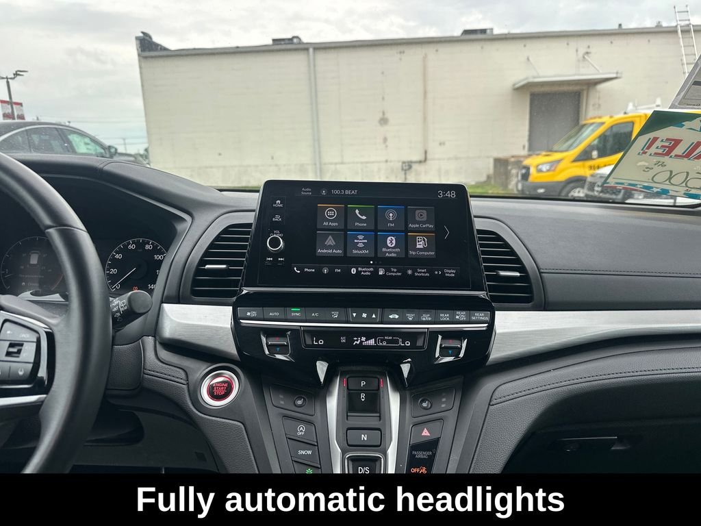 Used 2025 Solar Silver Metallic Honda EX-L image 18