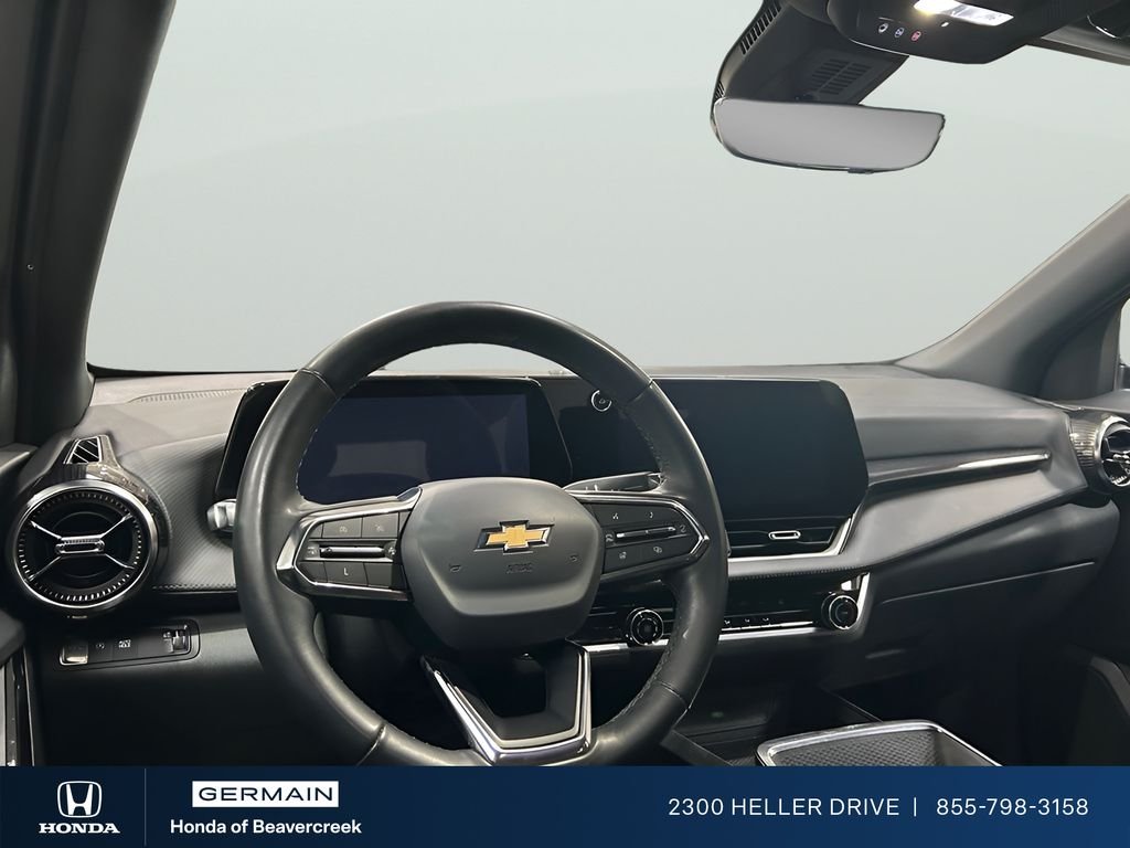 Used 2025 Lakeshore Blue Metallic Chevrolet LT image 10