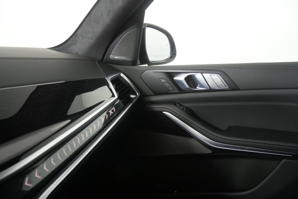 New 2027 Black Sapphire Metallic BMW xDrive40i image 28