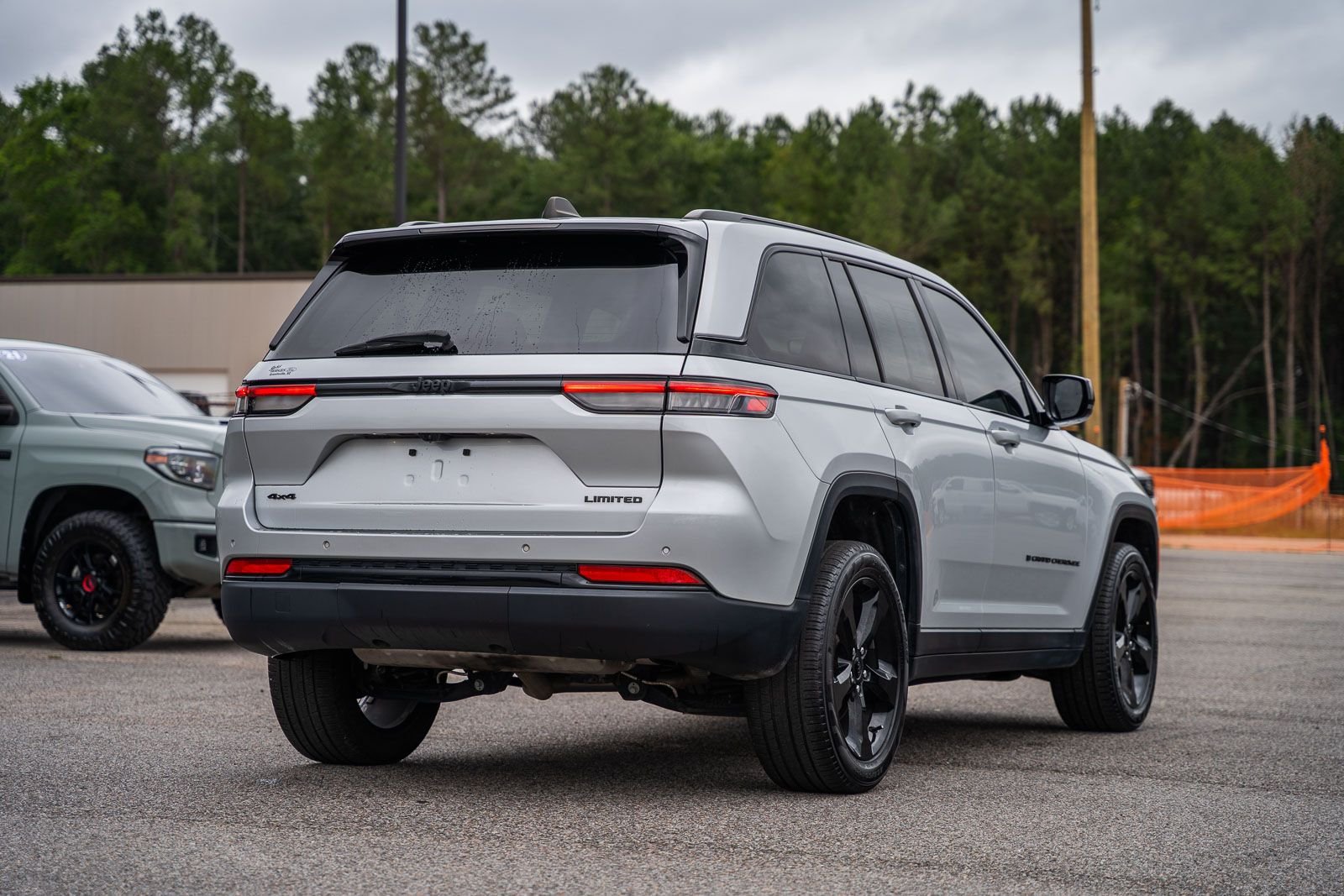 Used 2023 Silver Jeep Limited image 7