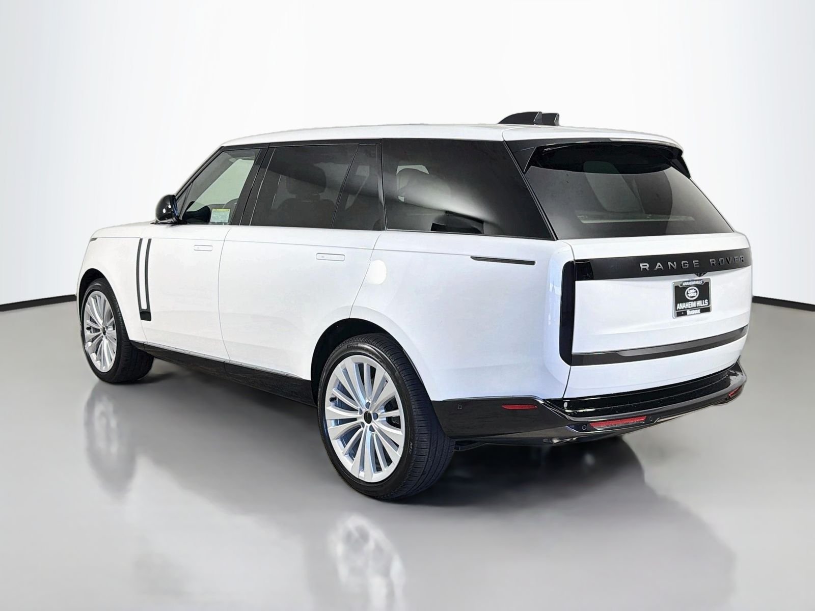 New 2026 Ostuni Pearl White Land Rover SE image 3
