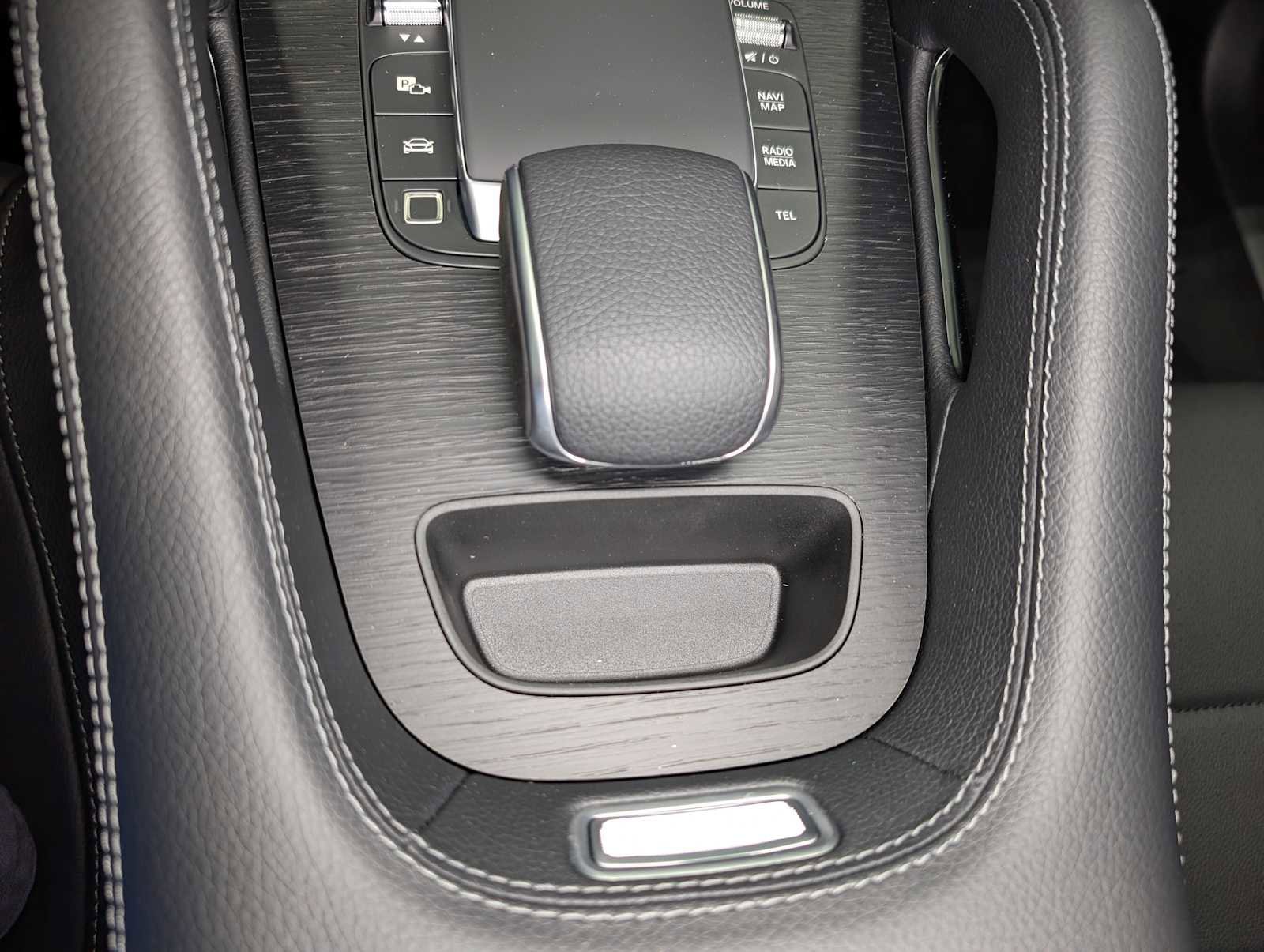 New 2026 MANUFAKTUR Moonlight White Magno Mercedes-Benz GLE 350 image 23