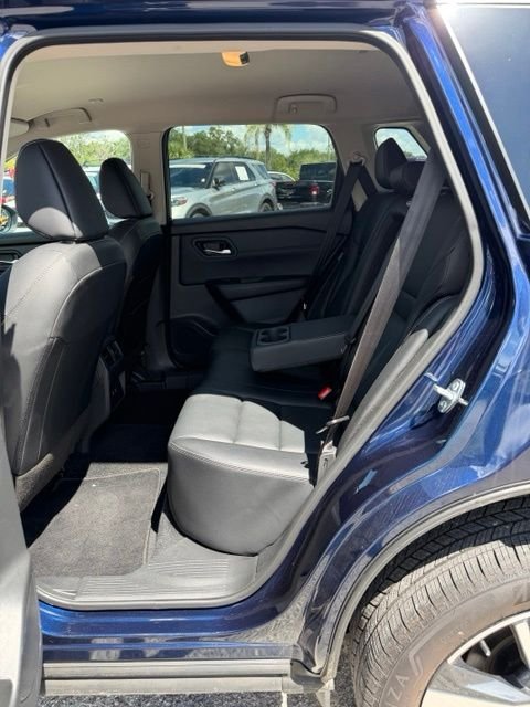 Used 2026 Blue Nissan SL image 4