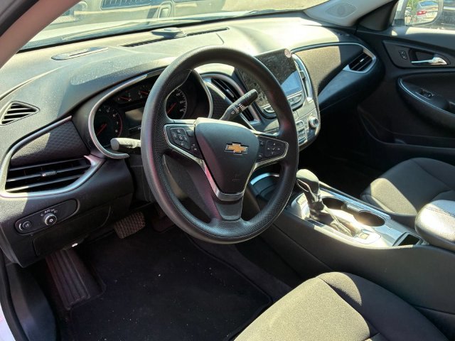 Used 2025 White Chevrolet LT image 15