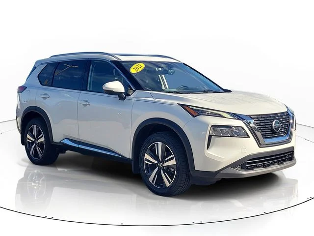 Used 2021 White Nissan SL image 3