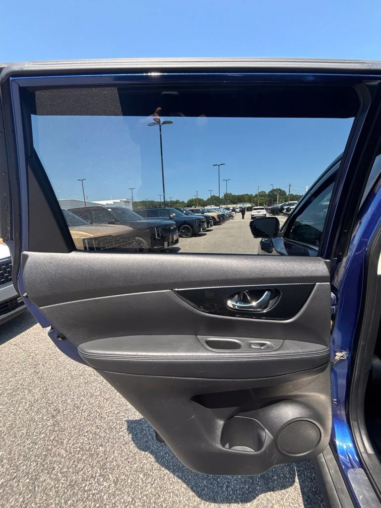 Used 2017 Blue Nissan SL image 16