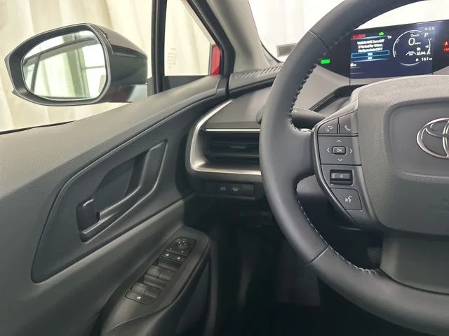 2026 Toyota Prius LE - Photo 6
