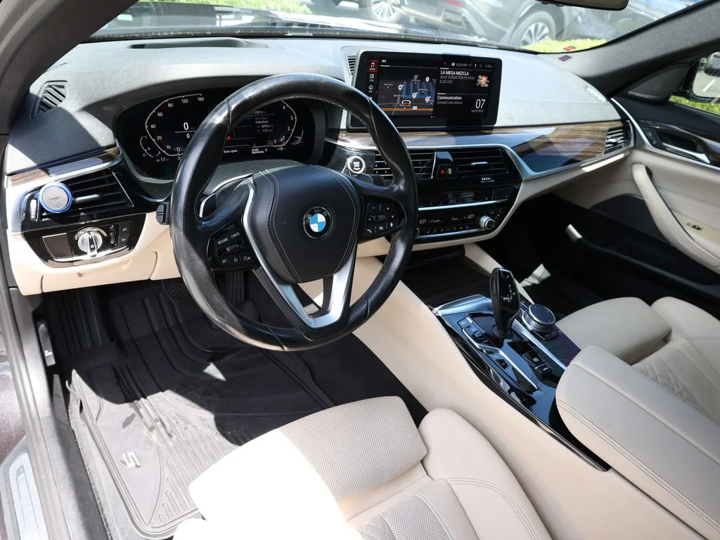 Used 2021 Gray BMW 530i xDrive image 16