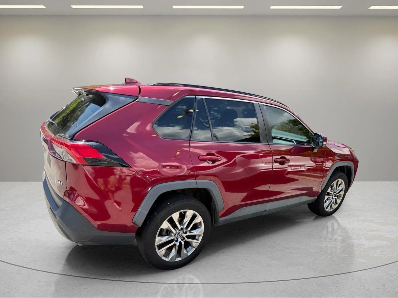 Used 2019 Ruby Flare Pearl Toyota XLE Premium image 14