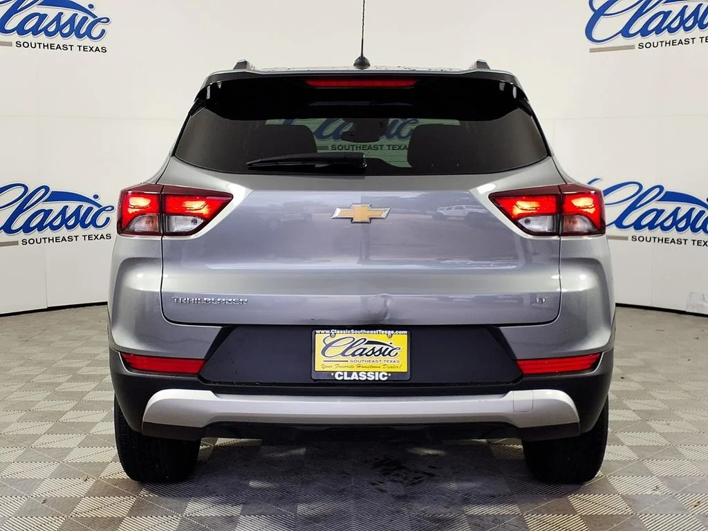 Used 2025 Gray Chevrolet LT image 4