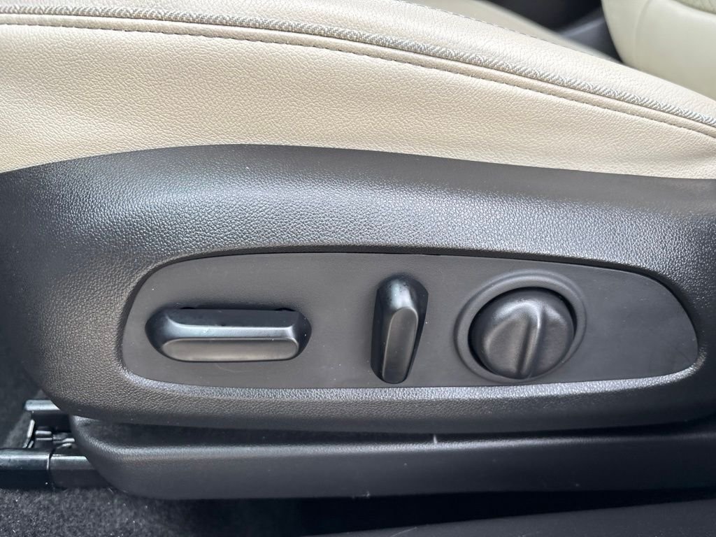 Used 2021 White Frost Buick Essence image 18