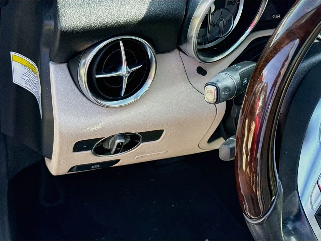 Used 2014  Mercedes-Benz SLK 250 image 12