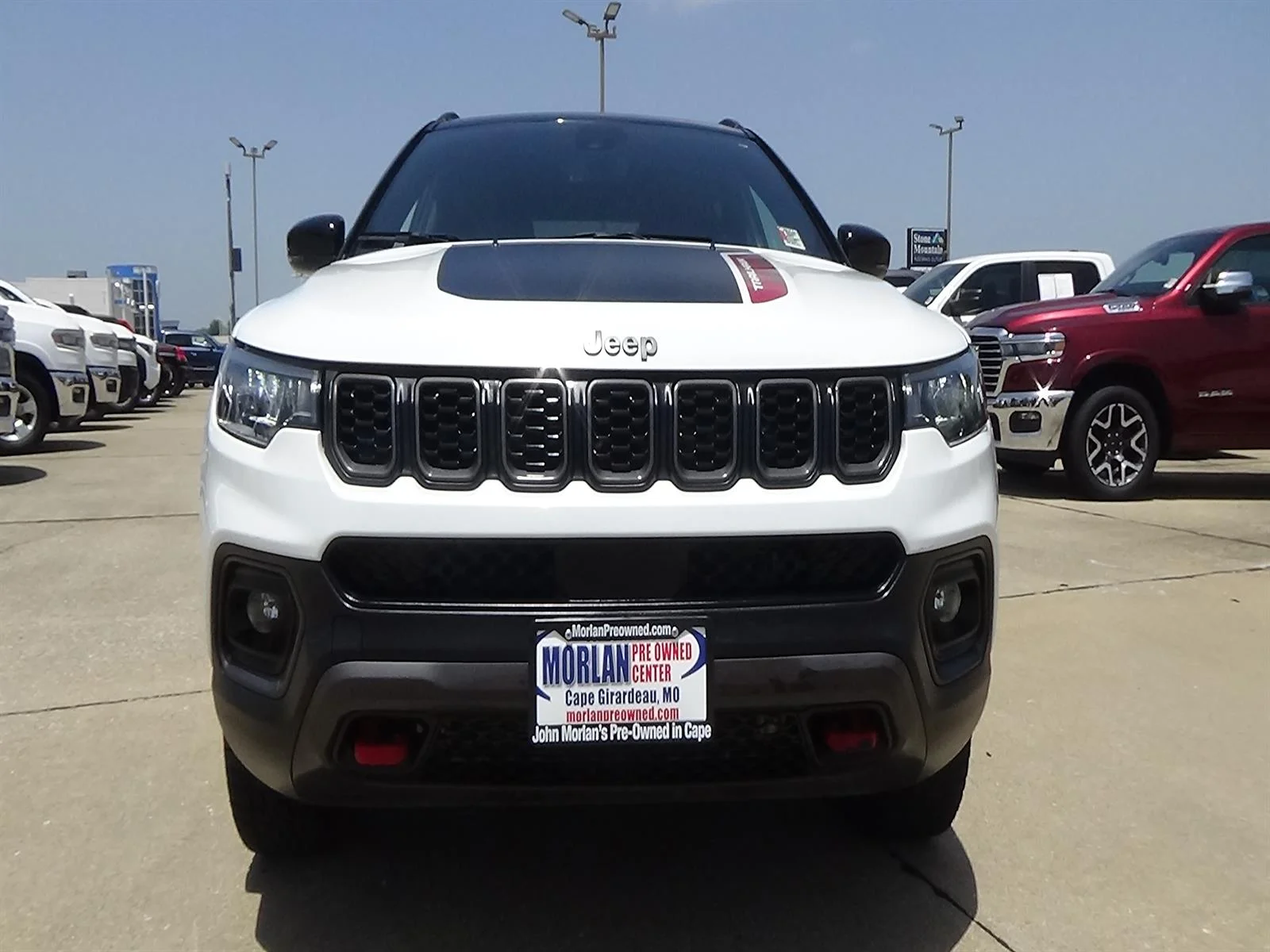 Certified Used 2025 Bright White Clear Coat (pw7) Jeep Trailhawk image 3