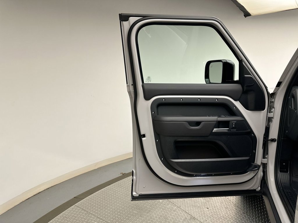 New 2026 Borasco Grey Land Rover X-Dynamic SE image 9