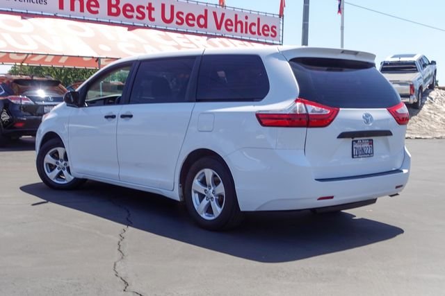 Used 2017 White Toyota L image 10