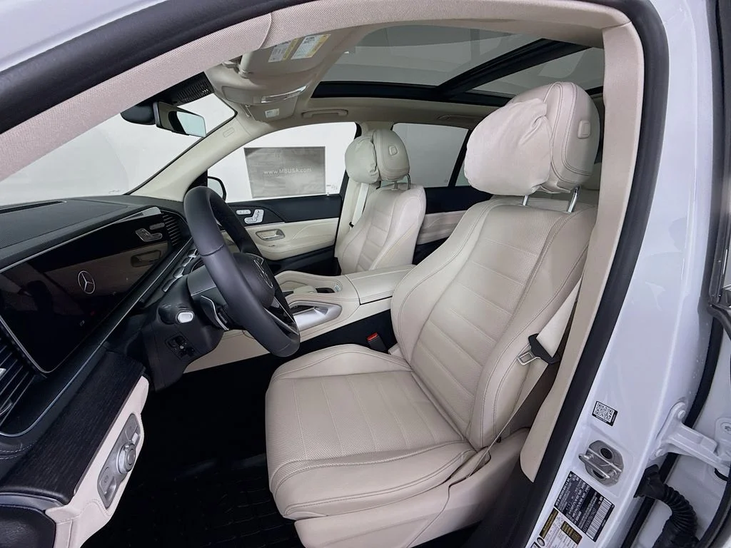 New 2026 MANUFAKTUR Moonlight White Metallic Mercedes-Benz GLE 450 image 5