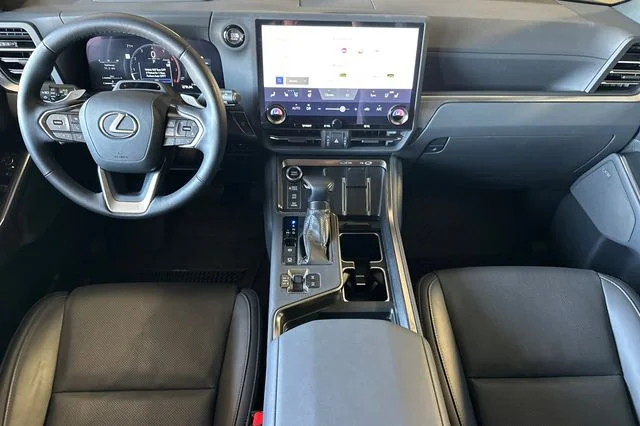 Used 2024  Lexus 550 Overtrail+ image 12