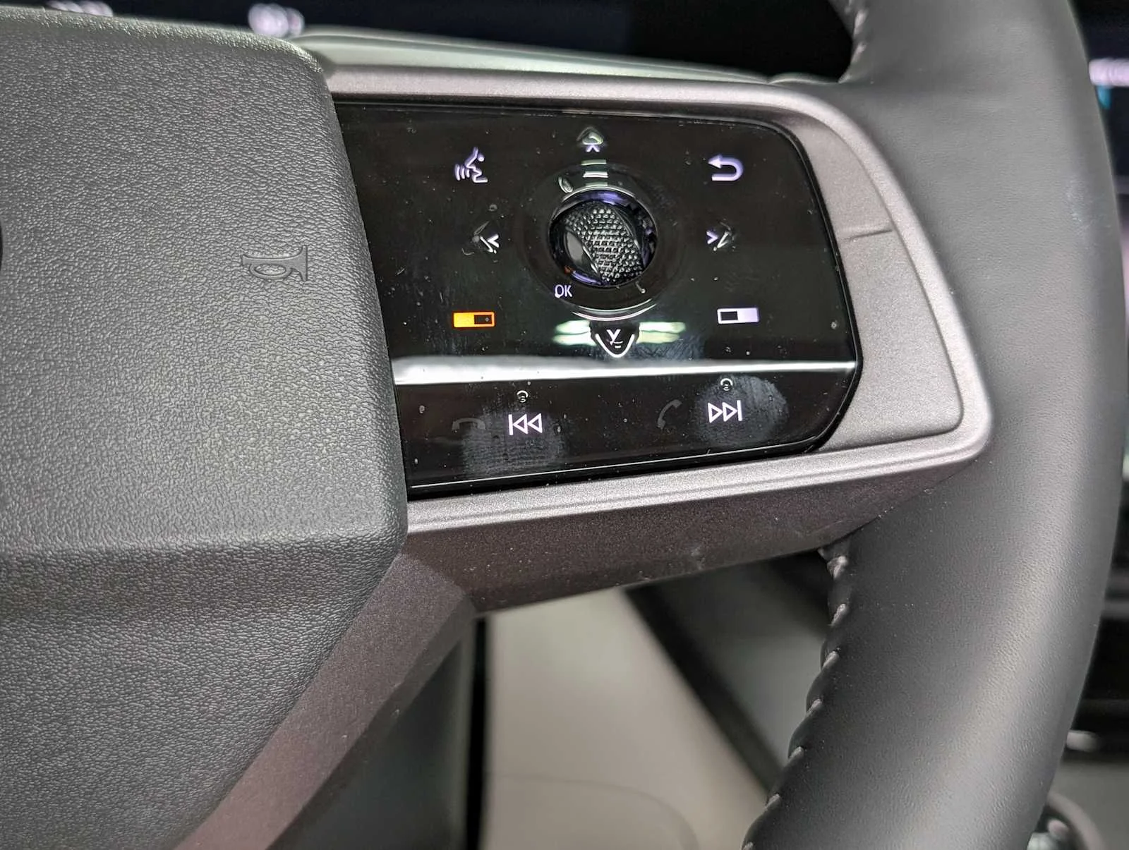 Used 2026 Champagne Silver Metallic Nissan Platinum image 36