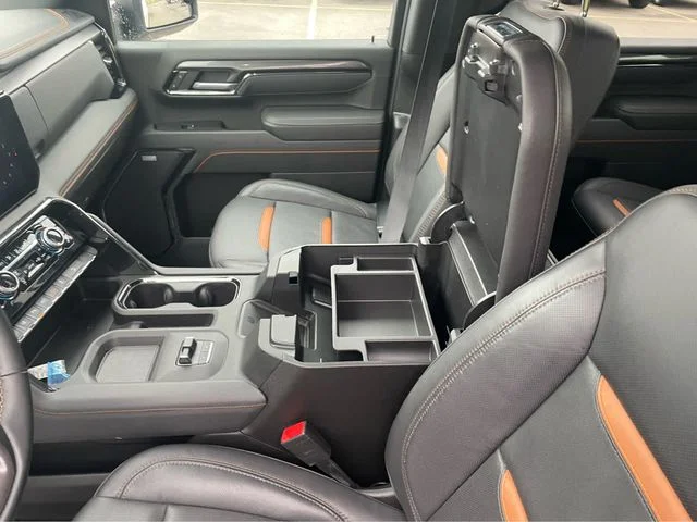 Used 2025 White GMC AT4 image 32