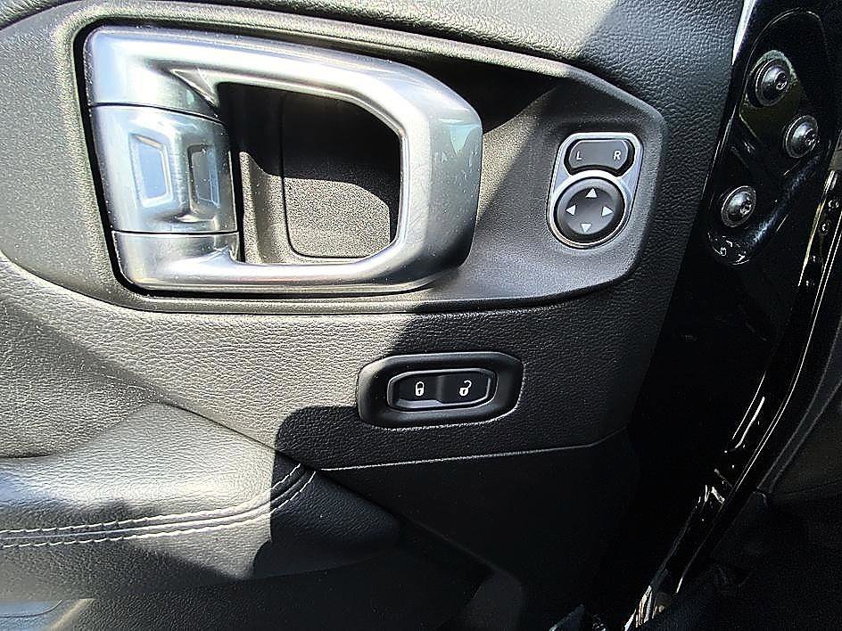 Used 2022 Black Clearcoat Jeep Unlimited Sahara image 10