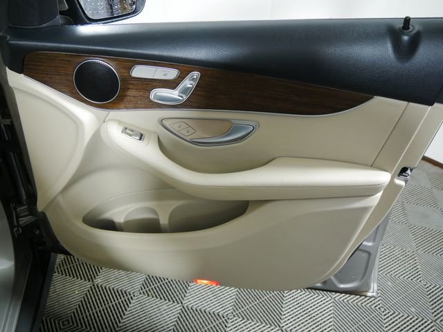 Certified Used 2022  Mercedes-Benz GLC 300 image 12