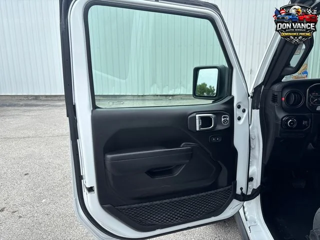 Used 2024 White Jeep Rubicon image 11