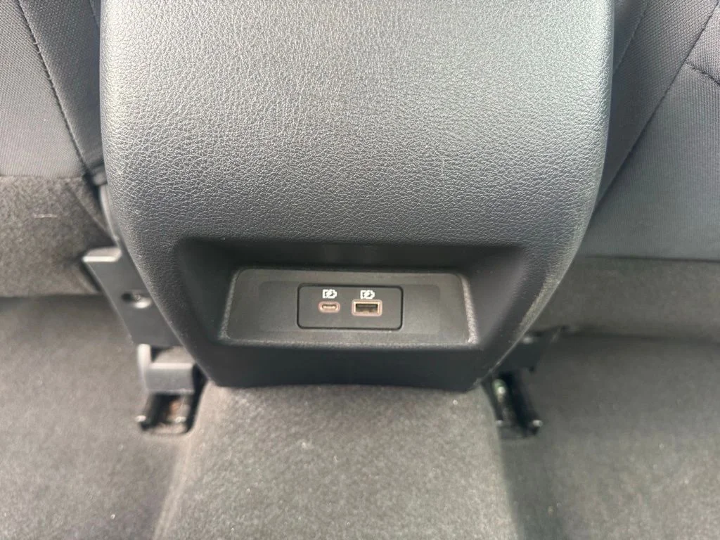 Used 2022 White Nissan 2.5 image 27