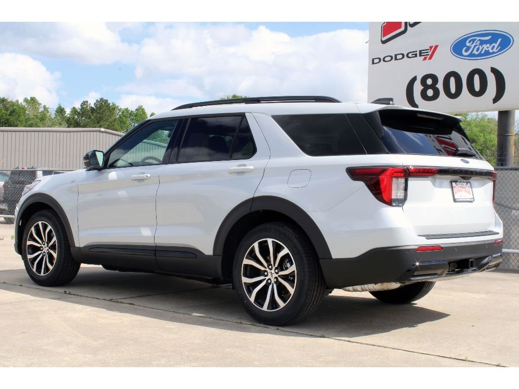 New 2026 Space White Metallic Ford ST-Line image 24