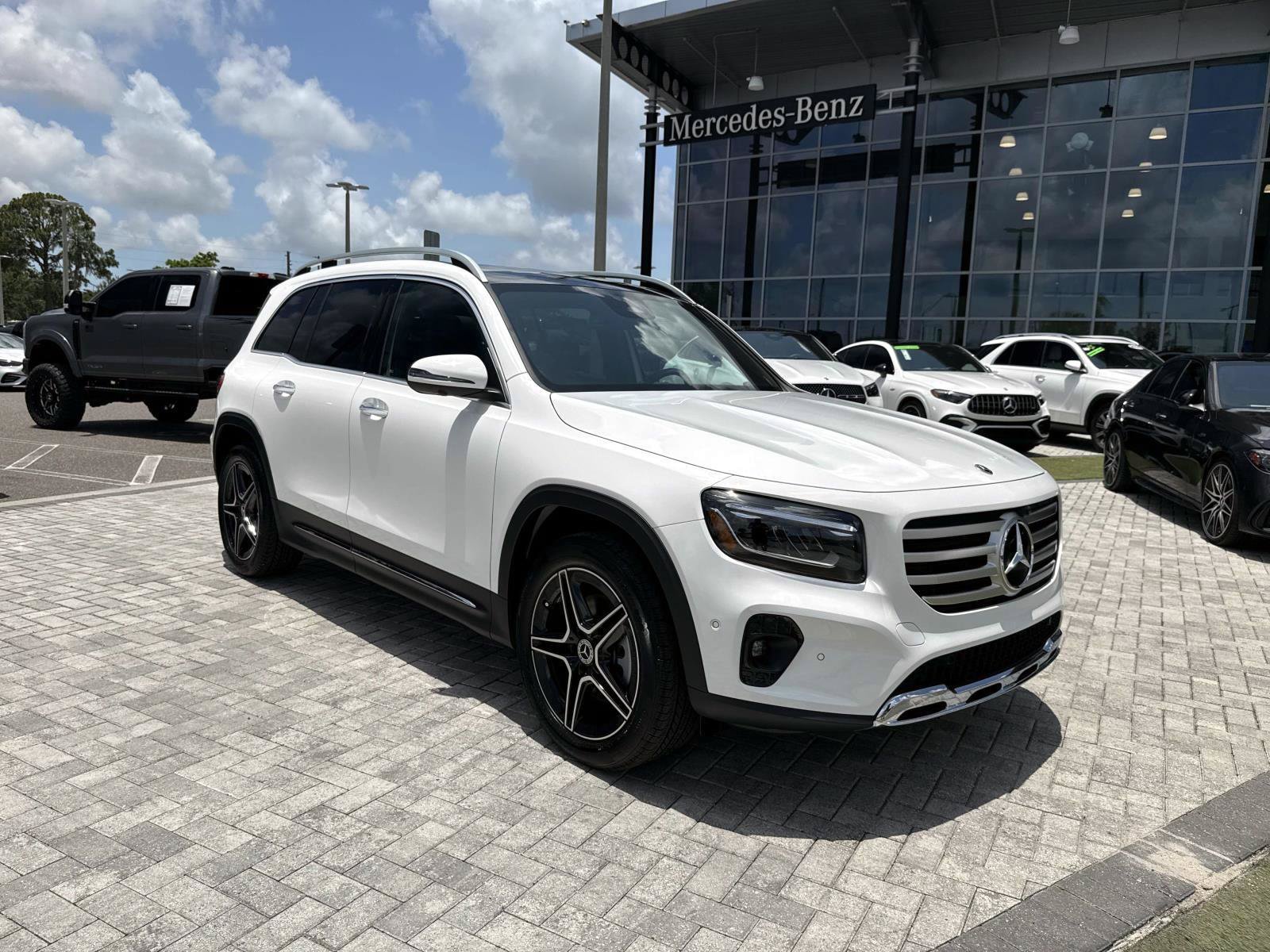 New 2026 Polar White Mercedes-Benz 250 SUV image 7