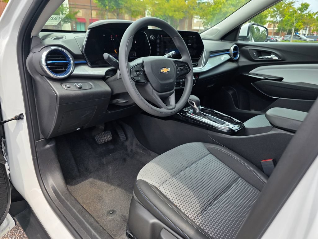 Certified Used 2025 Summit White Chevrolet LT image 11