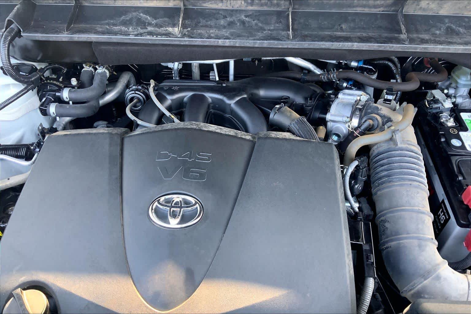Used 2021 Blizzard Pearl Toyota XLE image 32