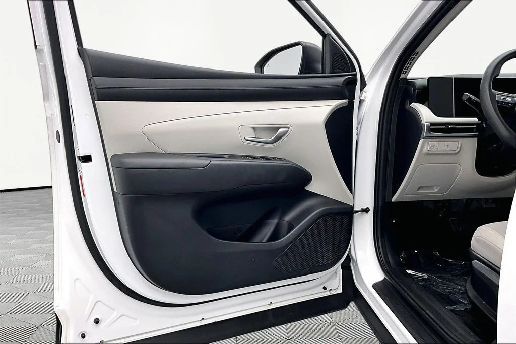 Certified Used 2025 White Pearl Hyundai SE image 23