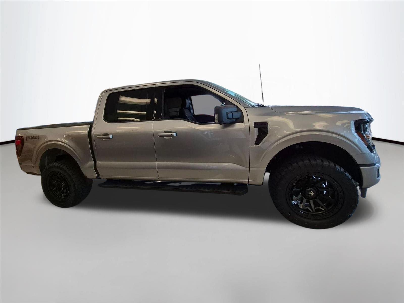 New 2026 Iconic Silver Metallic Ford XLT image 4