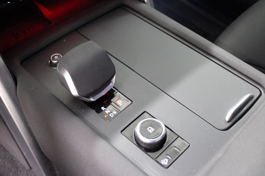 Used 2025 White Land Rover S image 33