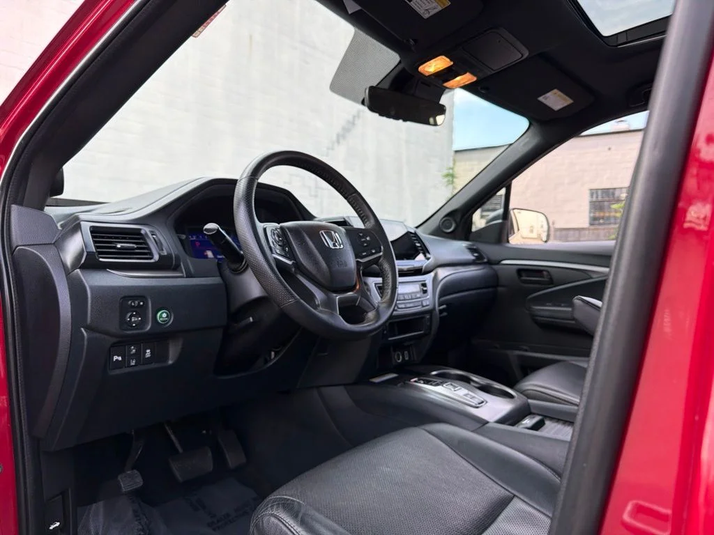 Used 2023 Red Honda EX-L image 18
