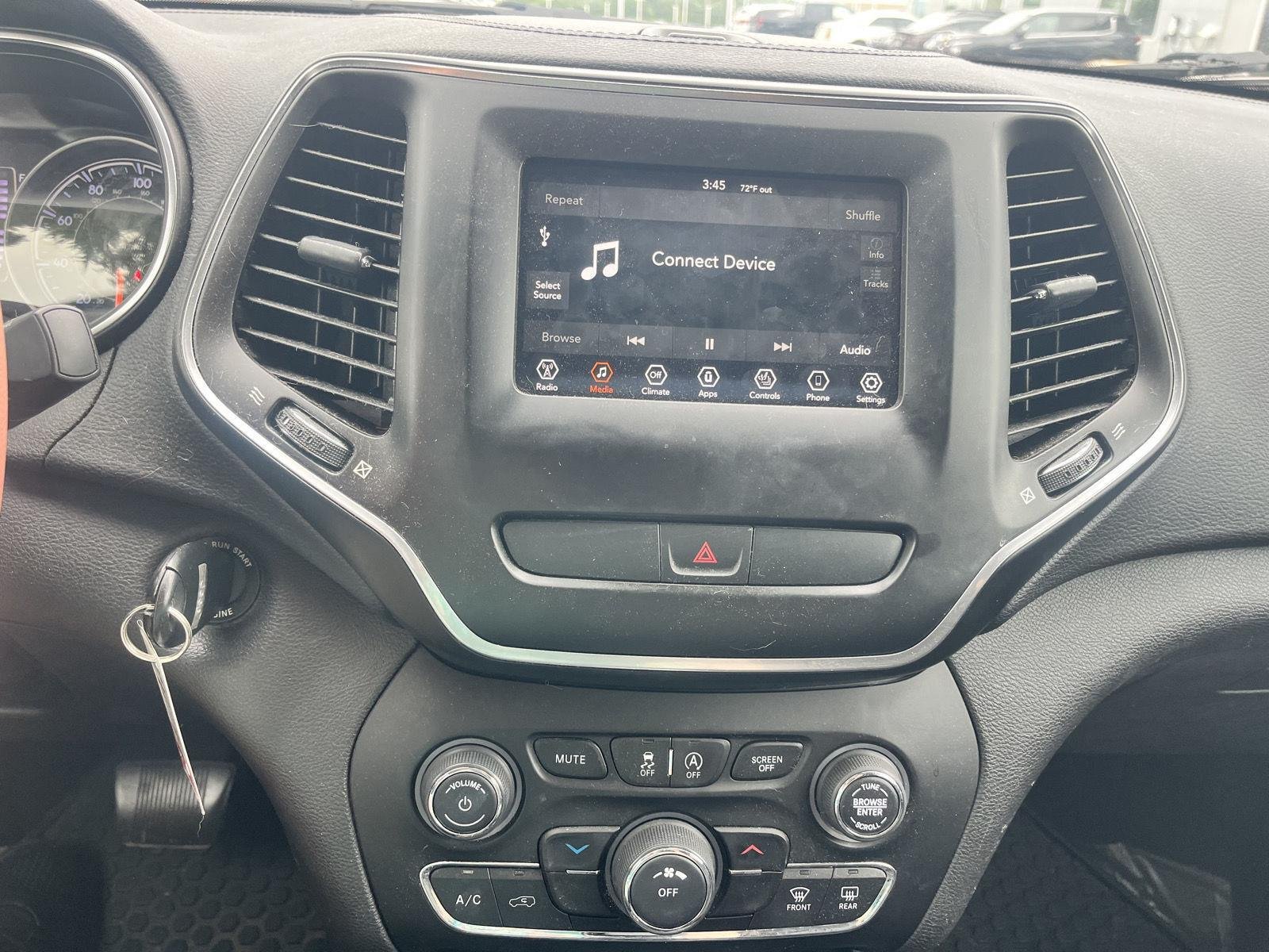 Used 2019 Velvet Red Pearlcoat Jeep Latitude image 19