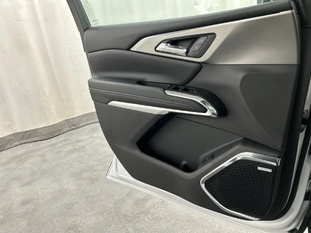 New 2027 Summit White Chevrolet LT image 20