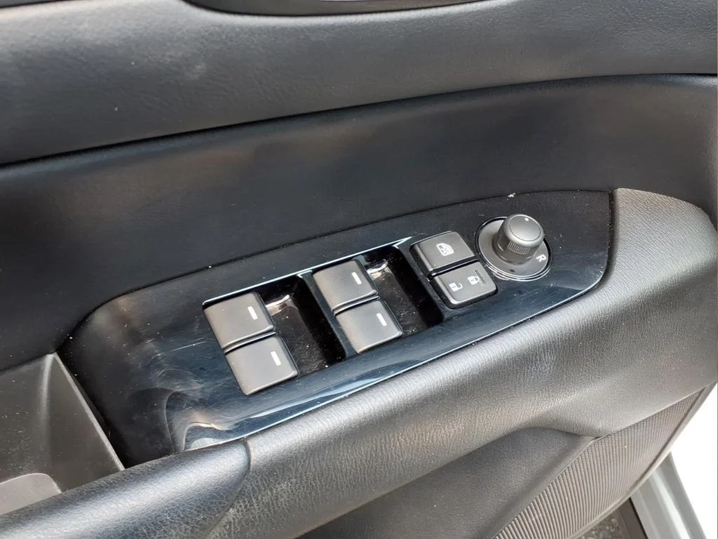 Used 2018 Silver Mazda Touring image 21
