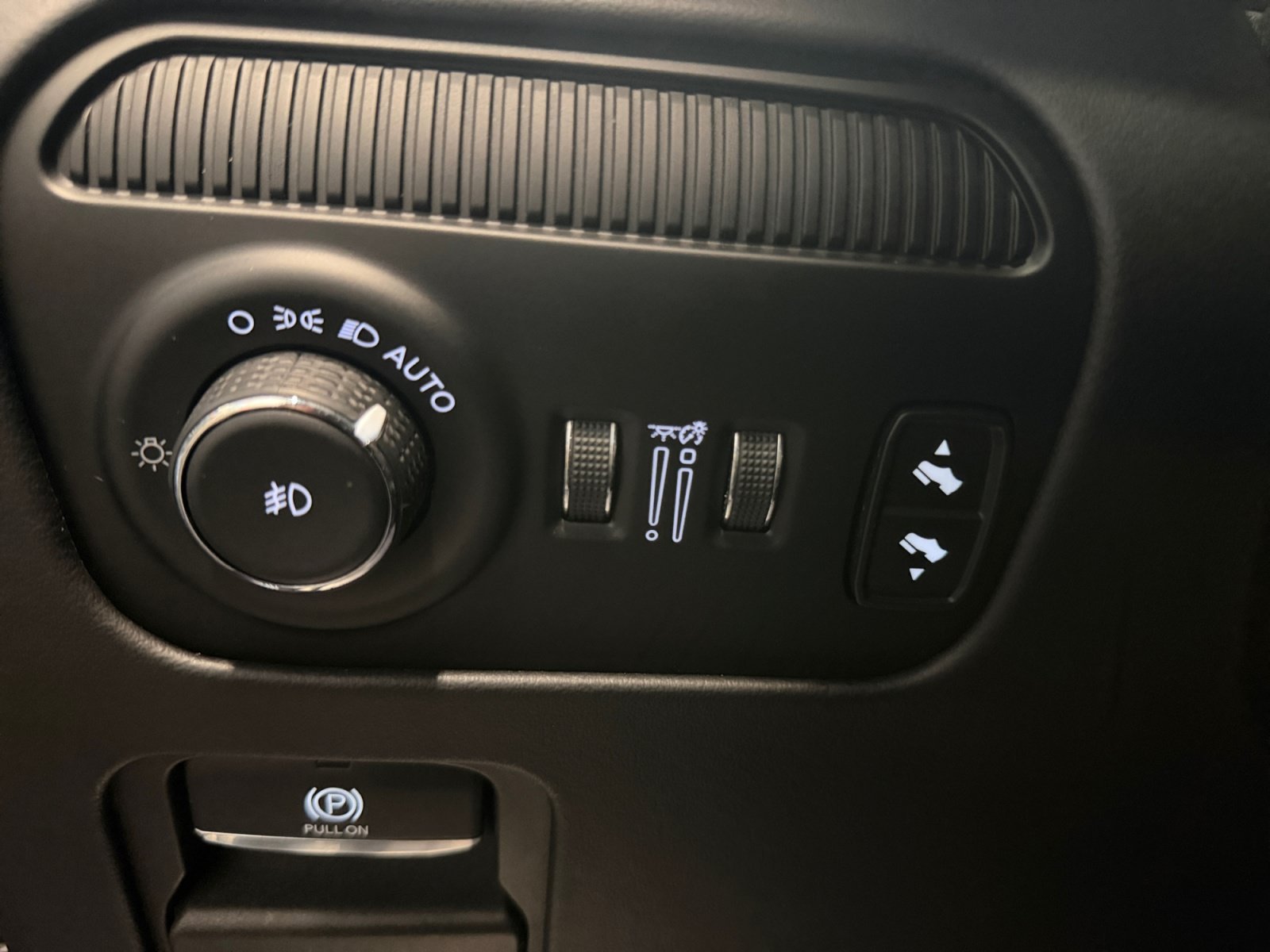 Used 2023 Baltic Gray Metallic Clearcoat Jeep Series III image 24