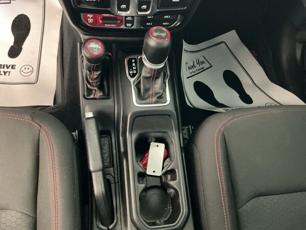 Used 2022 Crystal Metallic Jeep Rubicon image 17