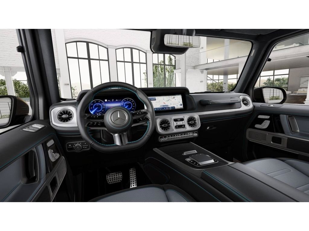 Used 2025 MANUFAKTUR Moonlight White Magno Mercedes-Benz G 580 image 3