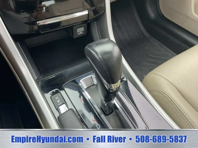 Used 2016 Silver Honda EX-L image 26