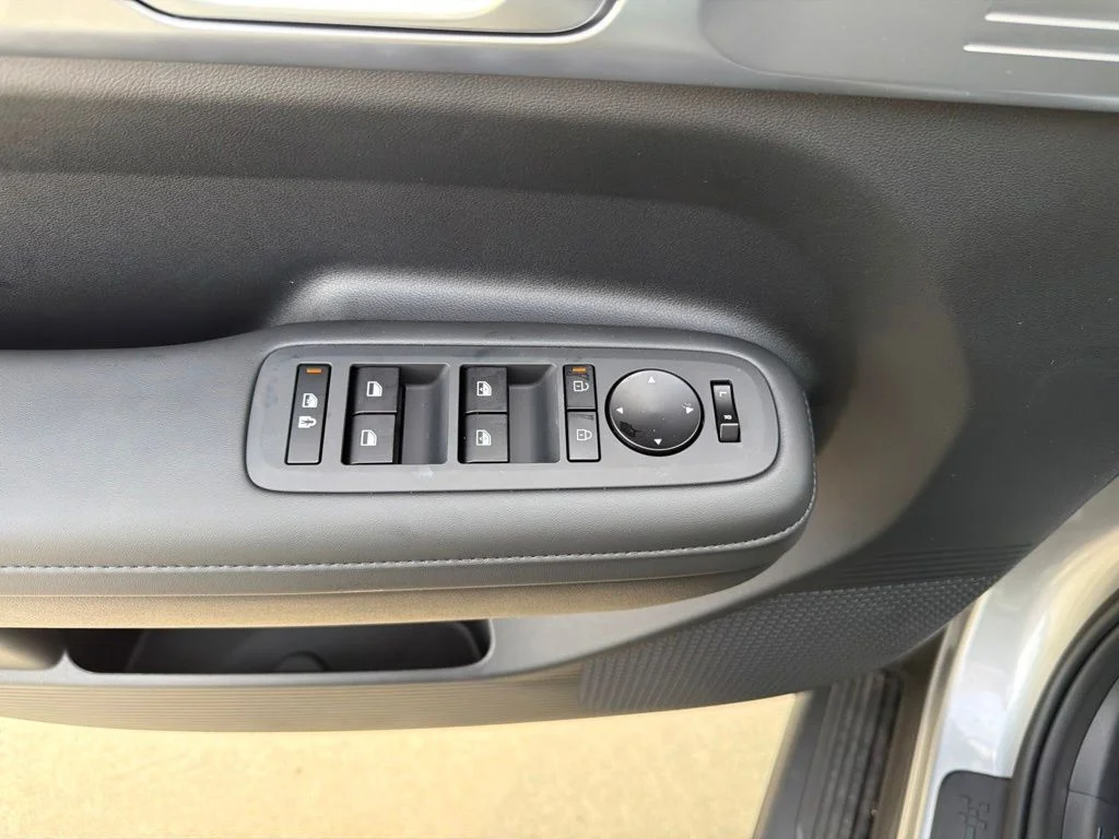 New 2027 Silver Hyundai SEL image 12