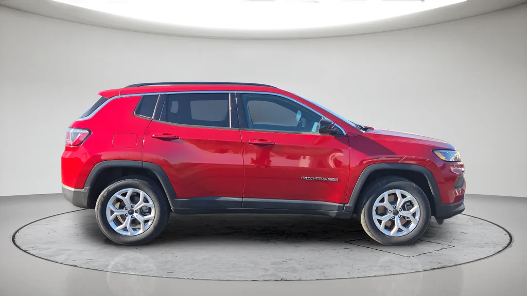 Used 2025 Red Jeep Latitude image 18