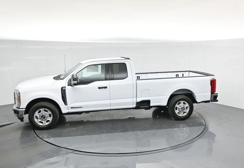 New 2026 Oxford White Ford XLT image 46