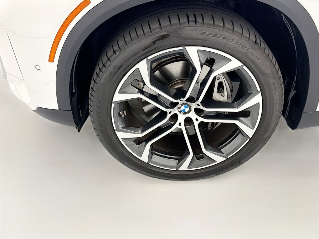 Certified Used 2026 Alpine White BMW xDrive40i image 29