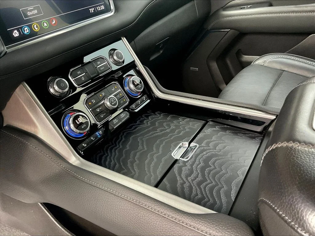 Used 2021 Hunter Green GMC Denali image 17